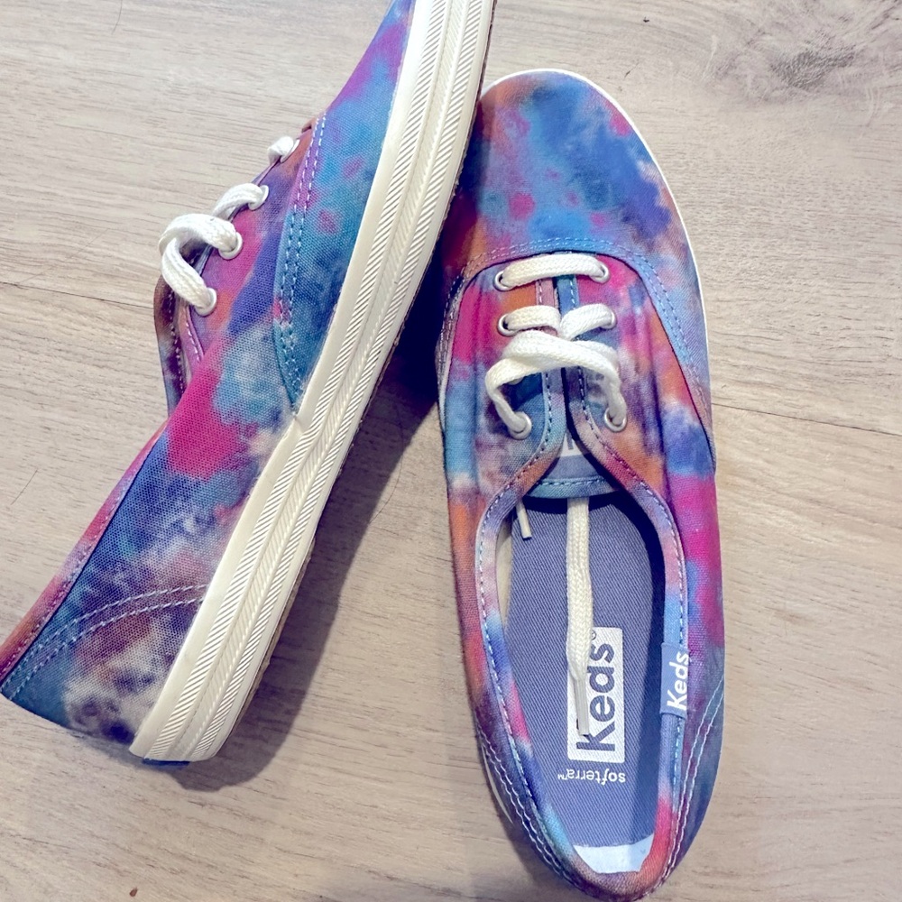 NEW! Keds lds sneakers! Sz 5 ! No box